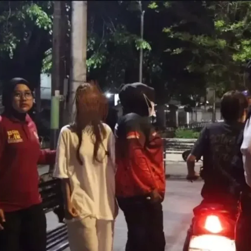 Minol Ilegal Disita Satpol PP Padang Saat Operasi Dini Hari, Seorang Wanita Diduga Mabuk Turut Diamankan