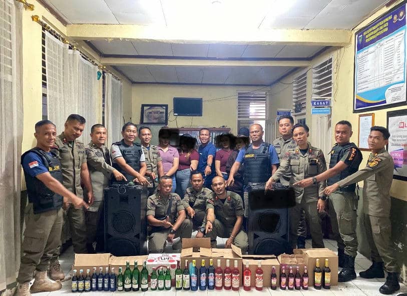 Satpol PP Pesisir Selatan Sita Puluhan Botol Minuman Beralkohol dalam Razia Dini Hari di Surantih