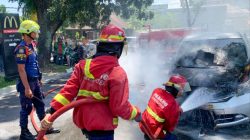 Honda Freed Terbakar di Depan McD Padang, Asap Tebal Hebohkan Jalan Ahmad Yani