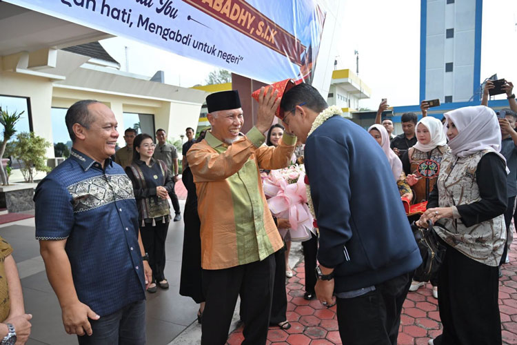 Kapolda Sumbar Irjen Djati Wiyoto Abadhy Tiba di Ranah Minang, Gubernur Mahyeldi Sambut Langsung