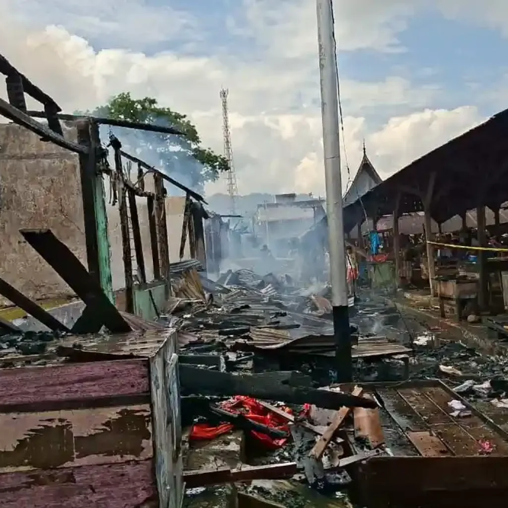 Kebakaran Pasar Kayu Tanam Hanguskan 15 Kios Kerugian Capai Rp2,5 Miliar Diduga Berawal dari Ledakan Gas