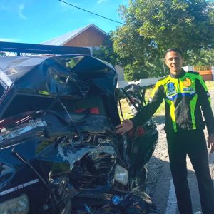 Kecelakaan L300 di Jalan Solok Padang Bikin Bagian Depan Pikap Ringsek, Polisi Masih Selidiki Penyebabnya