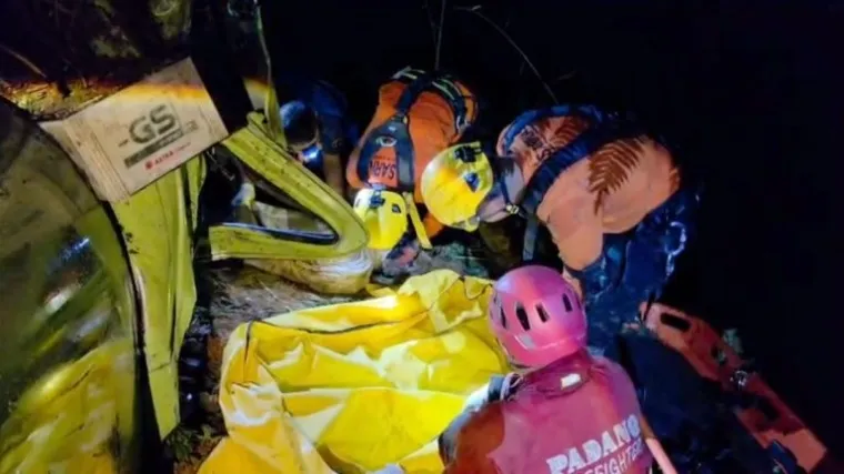 Mobil Masuk Jurang 80 Meter di Sitinjau Lauik Berakhir Tragis, Korban Ditemukan Meninggal