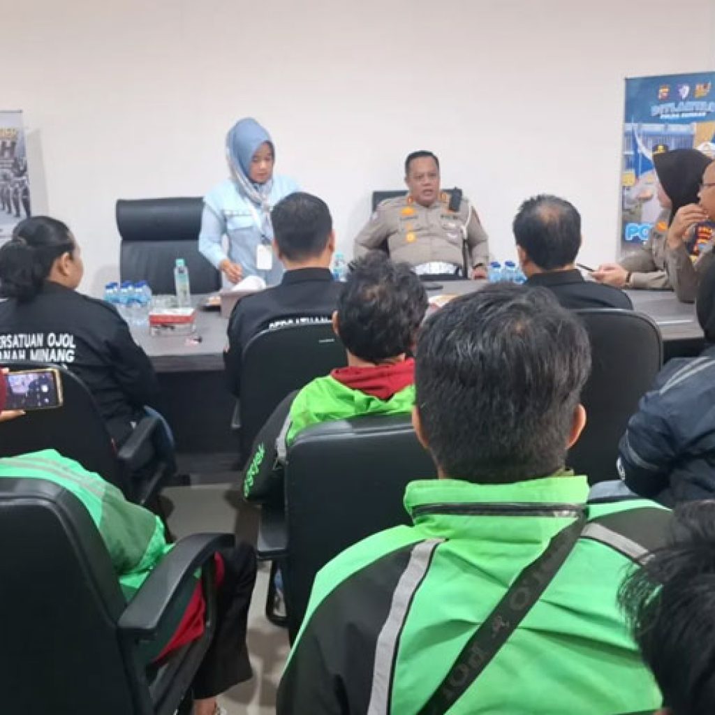 Ojol Ranah Minang Perkuat Kemitraan dengan Ditlantas Polda Sumbar Demi Keselamatan Berkendara