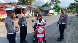 Razia Knalpot Brong Sijunjung Sasar Pengendara Tanpa Helm di Kawasan Perkantoran Pemda
