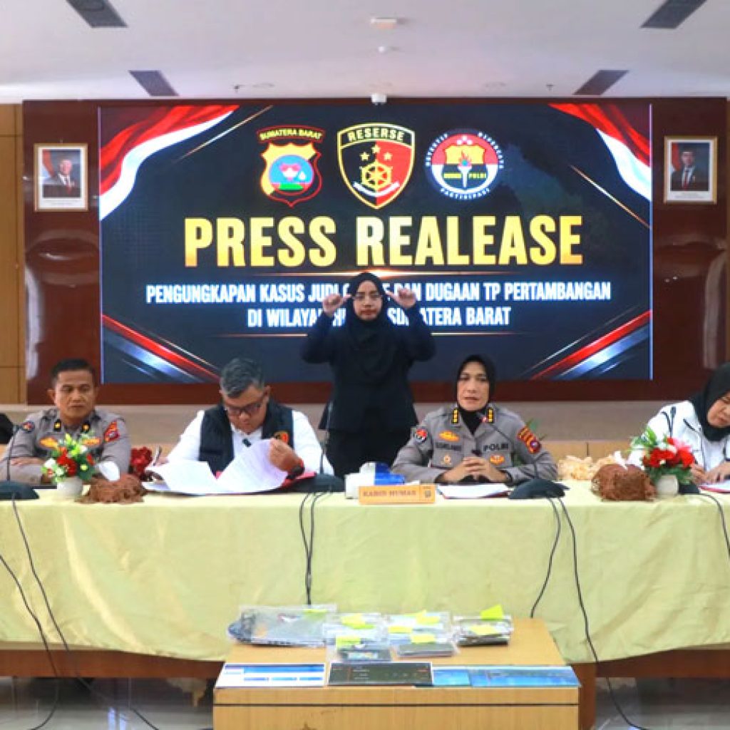 Polda Sumbar Bongkar Tambang Ilegal di Solok, Empat Tersangka dan Excavator Diamankan