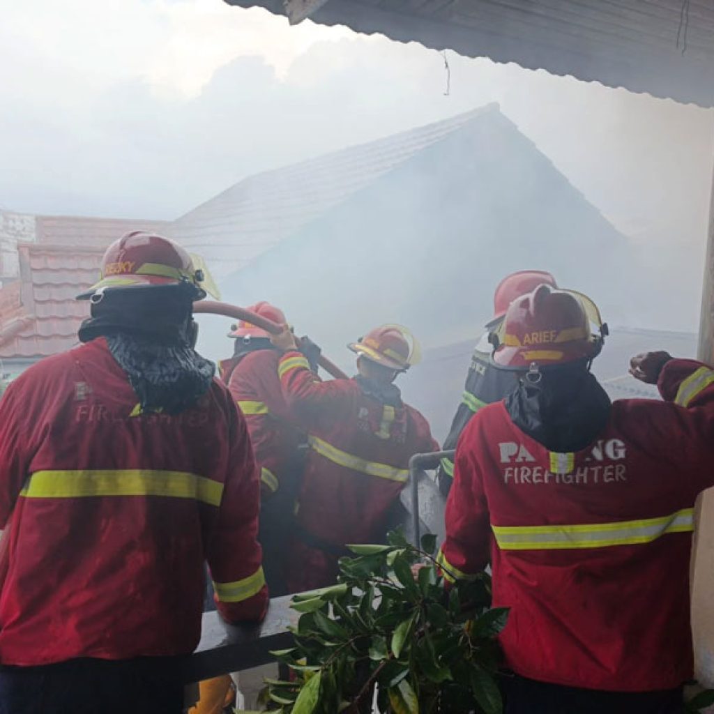 Rumah Pensiunan PNS di Koto Tangah Padang Ludes Terbakar Kerugian Tembus Rp500 Juta