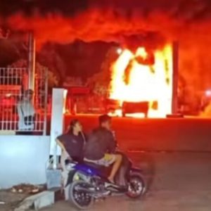 SPBU Jalan Kulim Pekanbaru Terbakar Saat Mobil Isi BBM, Satu Kijang LGX Hangus