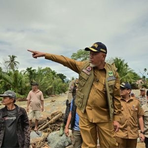 Banjir di Kota Padang Rendam Belasan Titik, Gubernur Mahyeldi Instruksikan Alat Berat Segera Turun