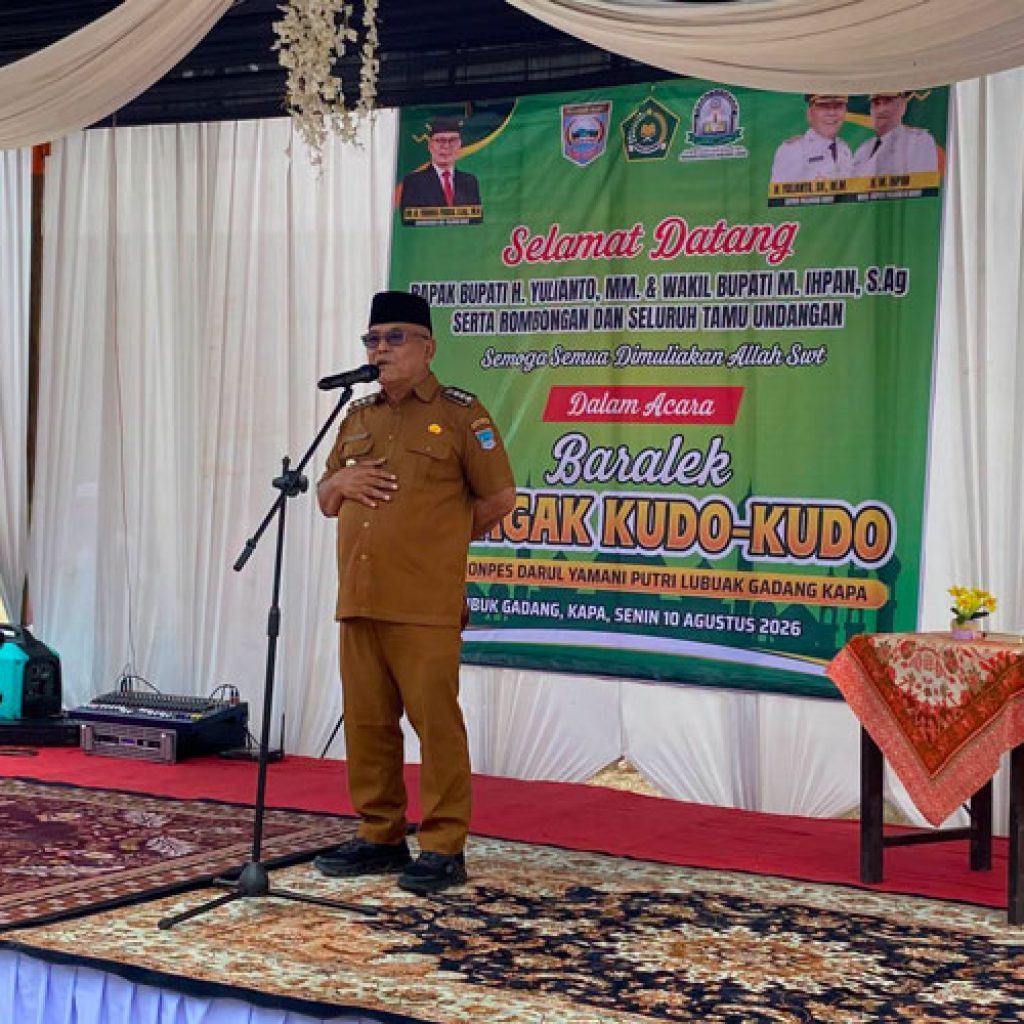 Bupati Pasbar Serahkan Bantuan Rp50 Juta untuk Masjid Ponpes Darul Yamani