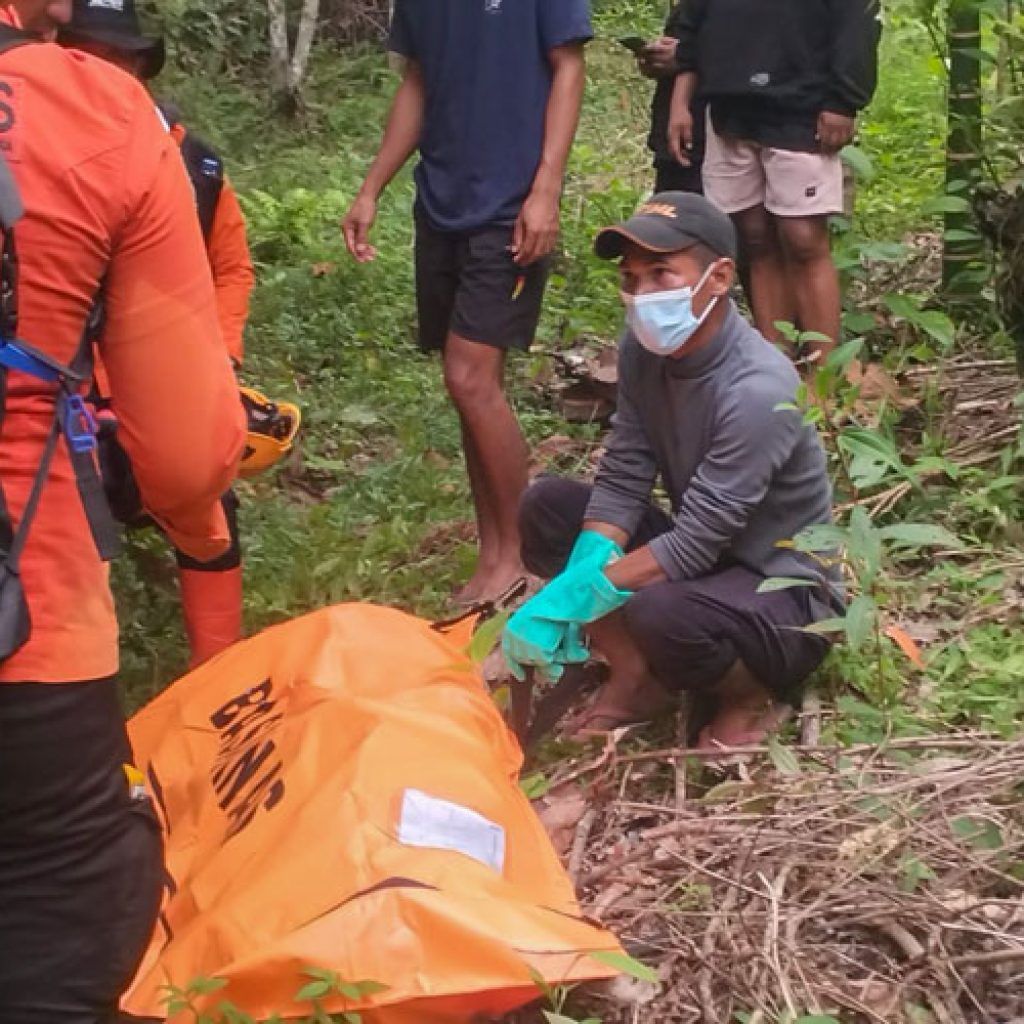 Jenazah Tanpa Identitas Ditemukan di Lubuk Ngalauan Padang, Tim SAR Turun Evakuasi
