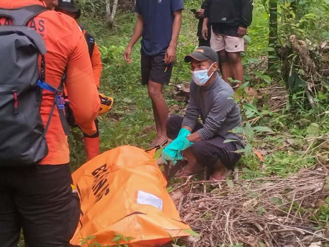 Jenazah Tanpa Identitas Ditemukan di Lubuk Ngalauan Padang, Tim SAR Turun Evakuasi