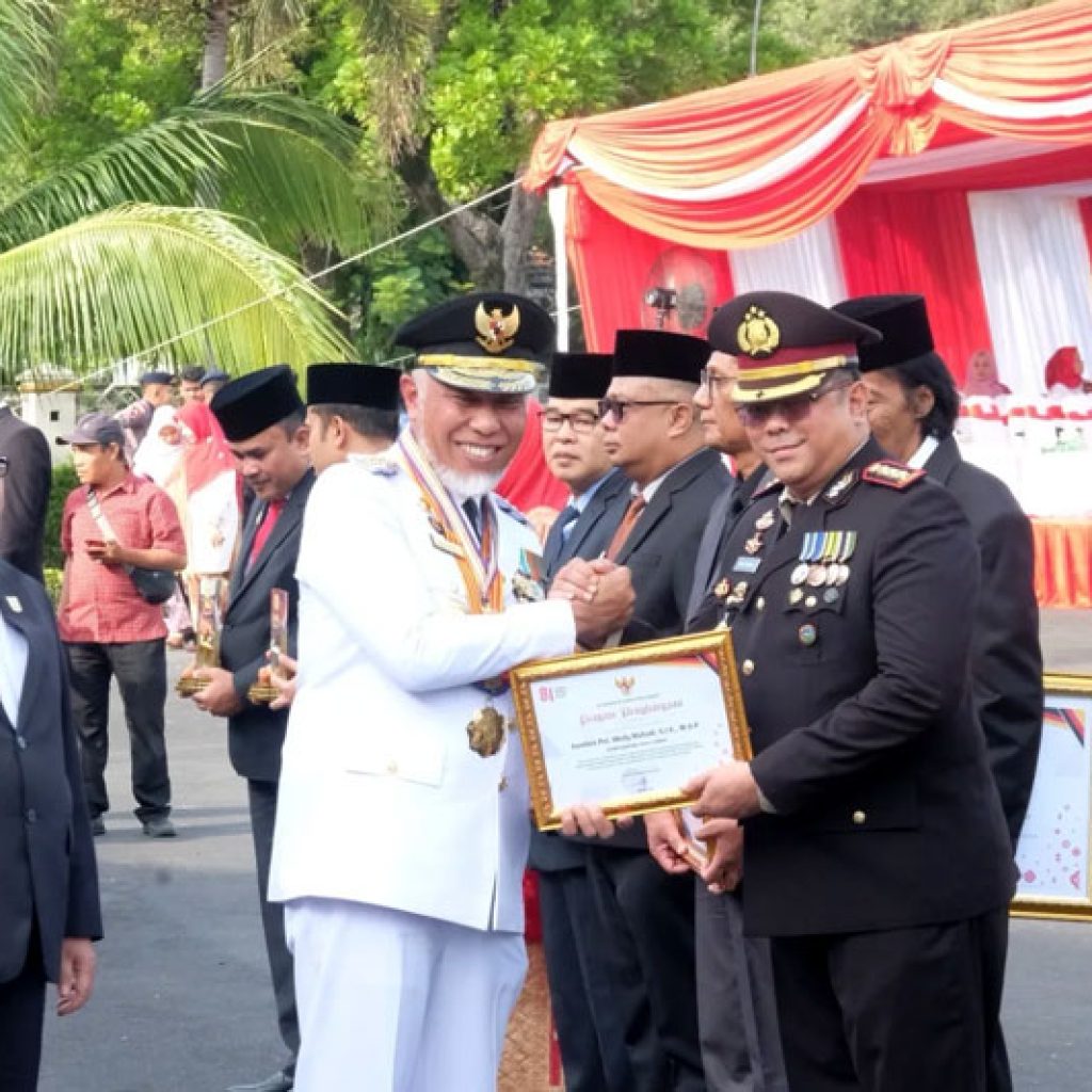 Kapolda Sumbar Hadiri HUT ke-81 RI, Personel Ditresnarkoba Raih Penghargaan Gubernur