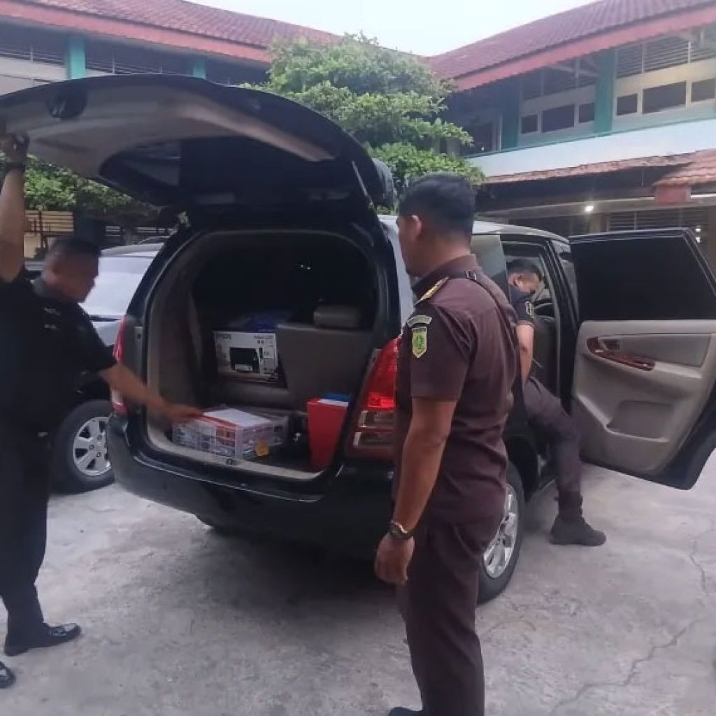 Kejari Padang Geledah SMKN 2, Telusuri Dugaan Korupsi Dana Sekolah