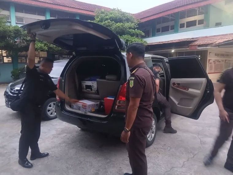 Kejari Padang Geledah SMKN 2, Telusuri Dugaan Korupsi Dana Sekolah