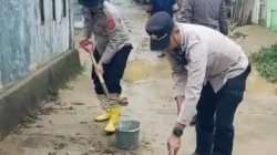 Personel Polresta Padang Bersihkan Sisa Material Banjir di Bungus dan Surau Gadang, Akses Warga Kembali Dibuka