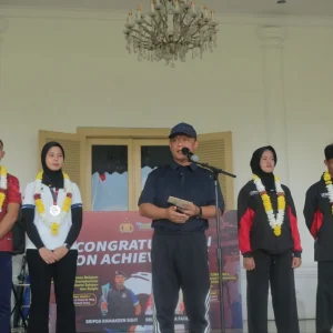 Polda Sumbar Apresiasi Atlet Berprestasi Internasional Kapolda Targetkan Sumbar Masuk 5 Besar PON 2028