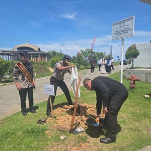 Polda Sumbar Tanam 1.156 Pohon Saat Hardiknas 2026 Wujudkan Kampus Hijau dan Lingkungan Lestari