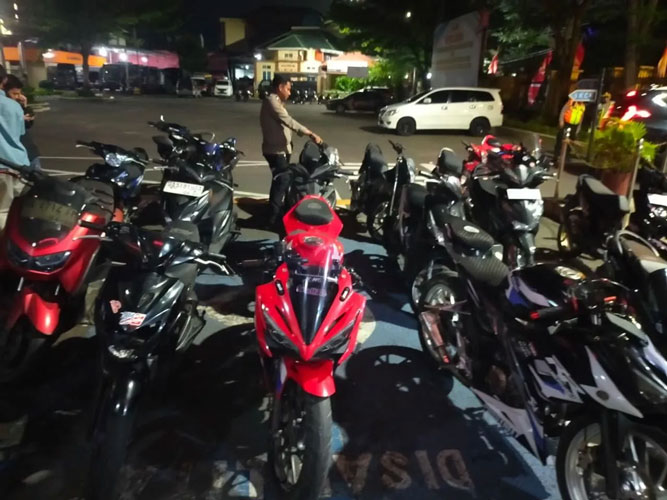 Polresta Padang Amankan 21 Motor Balap Liar dan Tangkap Dua Pengedar Sabu