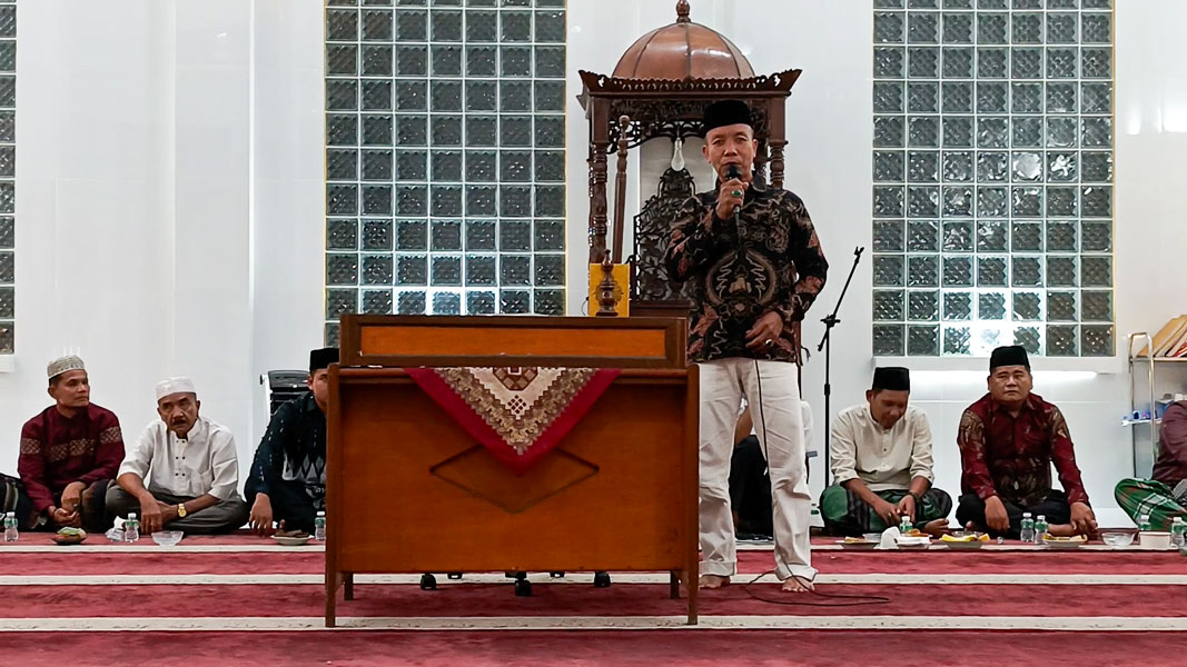 Ketua Pengurus Masjid Al-Mu’minin Pasaman Baru, Exsandra, S.Pt., dalam acara Maulid Nabi di Masjid Al-Mu’minin Pasaman Barat, tahun 2026
