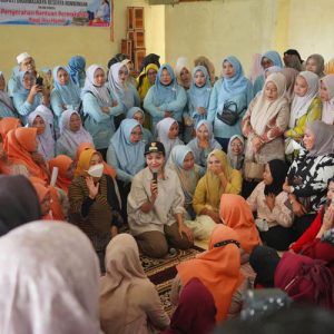 Bupati Annisa Salurkan Bantuan Permakanan Ibu Hamil di Dharmasraya Cegah Stunting