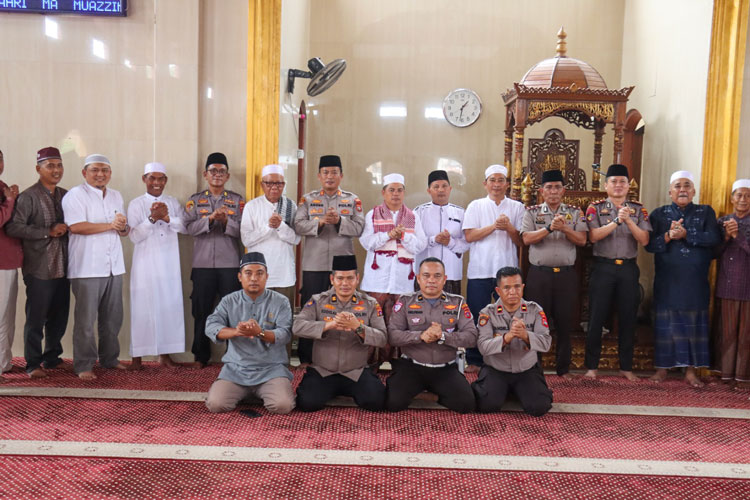 Jumat Keliling di Lingkuang Aua Jambak, Kapolres Pasaman Barat Jawab Keluhan Warga soal Sawit hingga Narkoba