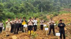 Kapolda Sumbar Tanam Pohon di Kuranji, Ajak Warga Cegah Longsor Lewat Green Policing
