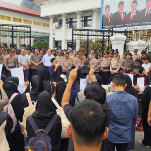 Mahasiswa BEM SI Sumbar Gelar Demo di DPRD, Tolak Krisis Iklim dan Tuntut Keadilan untuk Rakyat