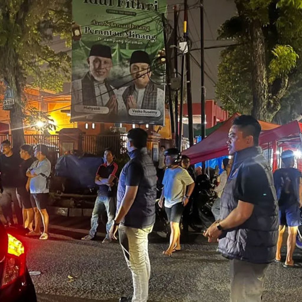 Patroli PAGAR Polda Sumbar Sisir Kawasan GOR Haji Agus Salim pada Malam Hari