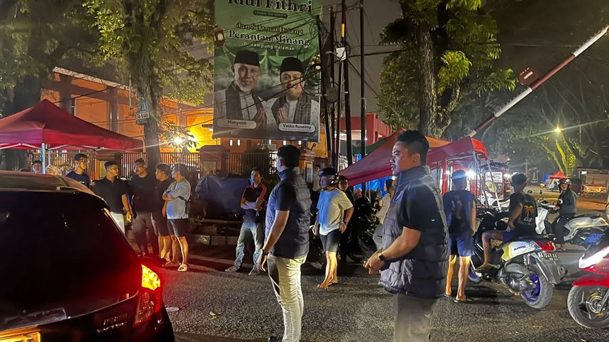 Patroli PAGAR Polda Sumbar Sisir Kawasan GOR Haji Agus Salim pada Malam Hari