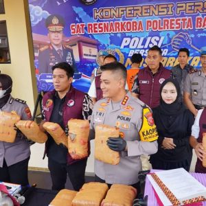Polisi Bongkar Penyelundupan 12 Kg Ganja di Bandung, Tersangka Diduga Konsumsi Ganja Lewat Teh