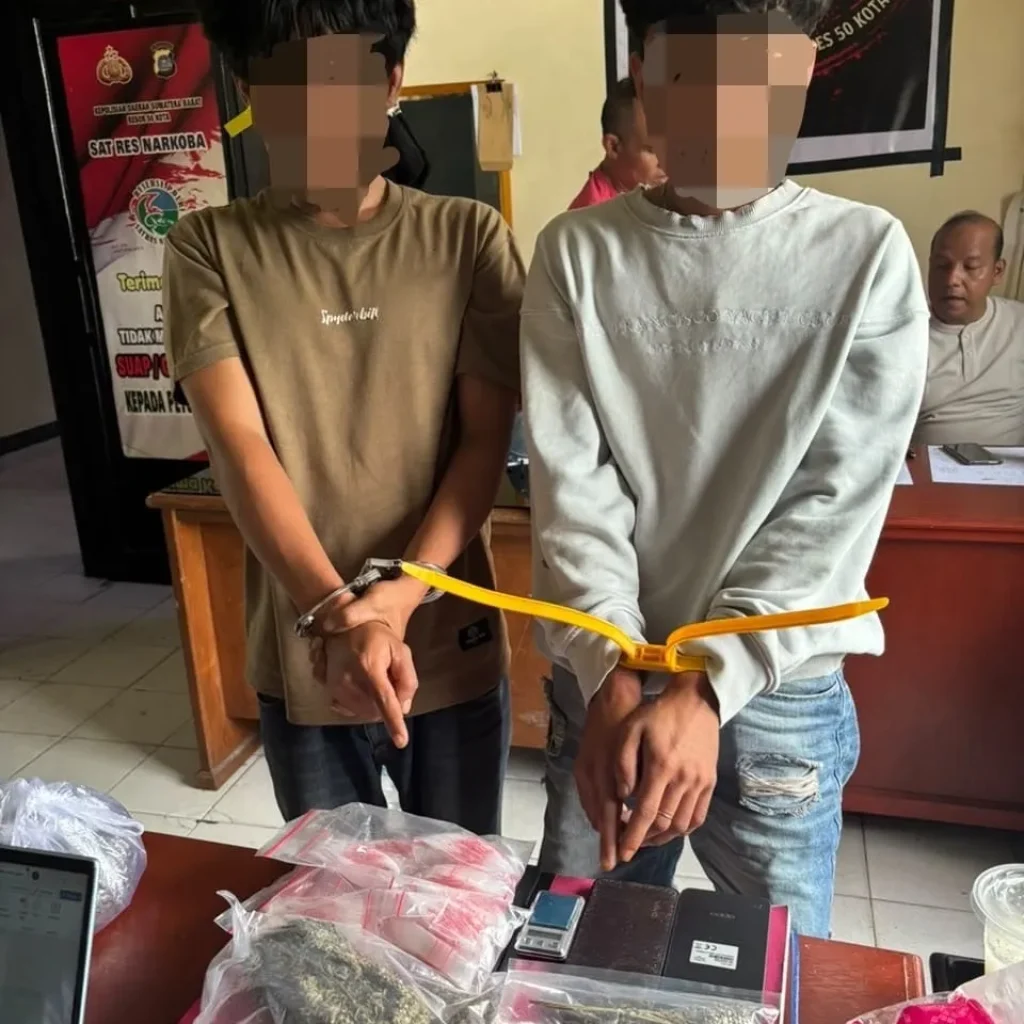 Polres 50 Kota Tangkap Dua Pria Terduga Pengedar Ganja di Guguak dan Sita Barang Bukti di Dalam Sofa